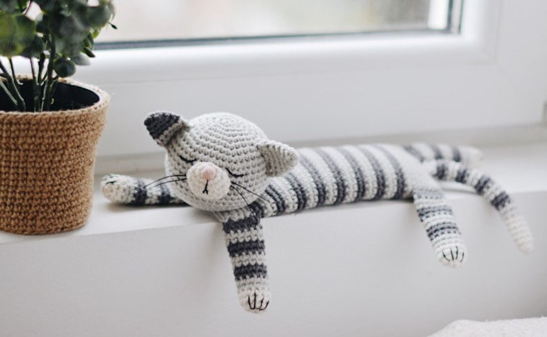 Sleepy Cat Crochet Pattern