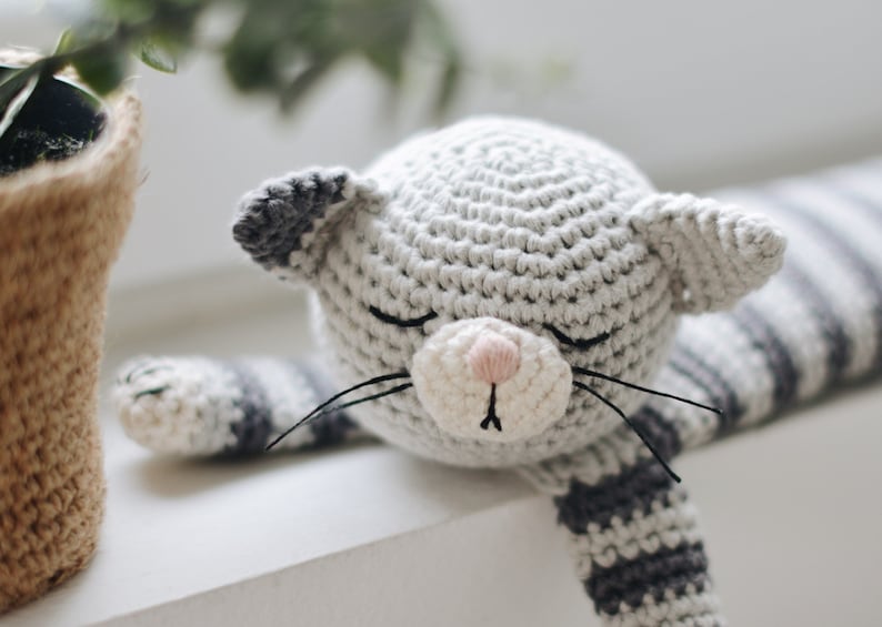 Sleepy Cat Crochet Pattern