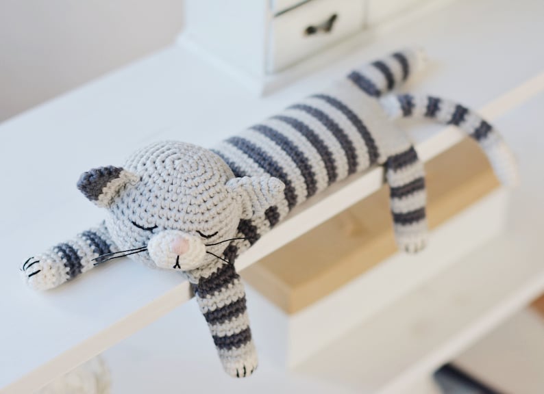 Sleepy Cat Crochet Pattern