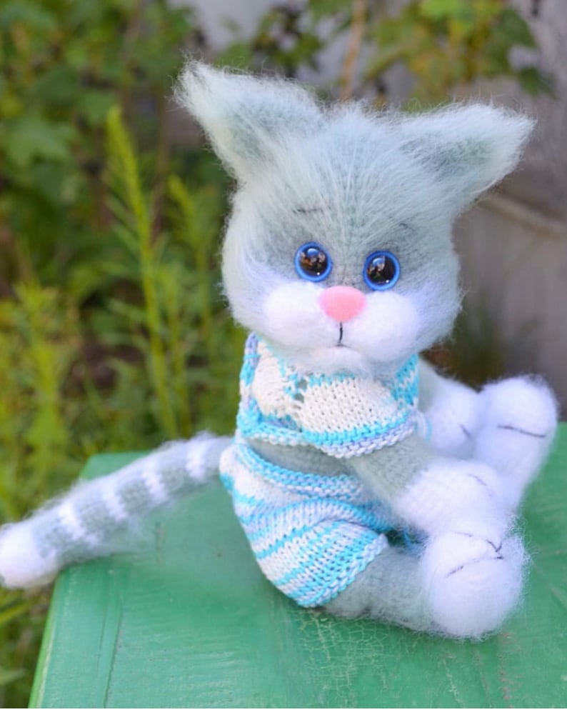 Charming Cat Amigurumi Crochet Pattern
